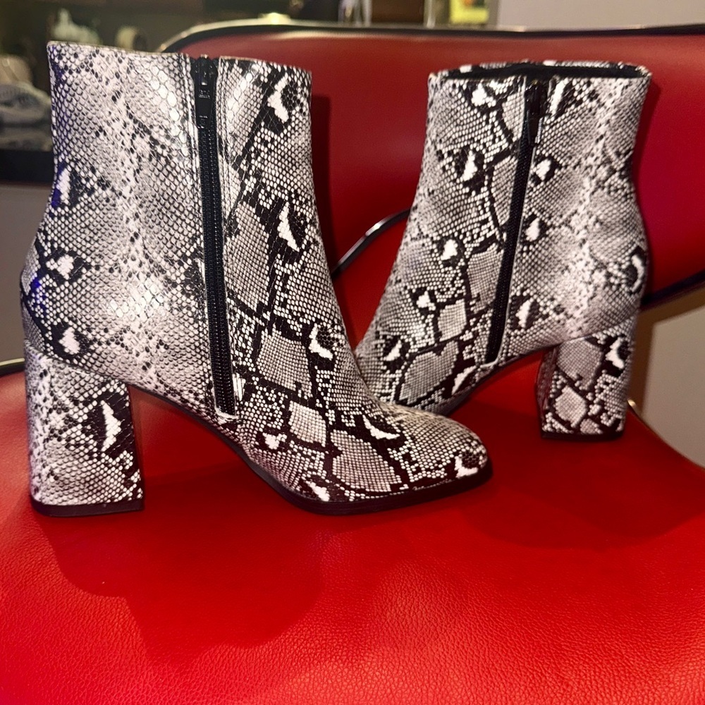 Steve Madden Snakeskin Ankle Boots - Black and White NWOT